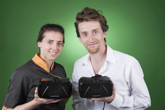 laure et axel tenant 2 oculus dk2