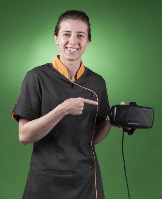 laure kaluza avec l'oculus dk2 et le fil